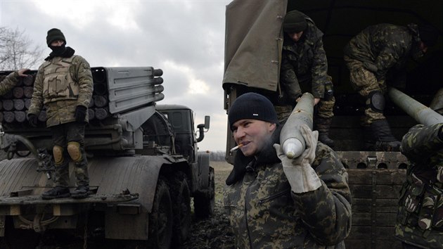 Ukrajint vojci s raketomety Grad u Debalceve (8. nora 2015)