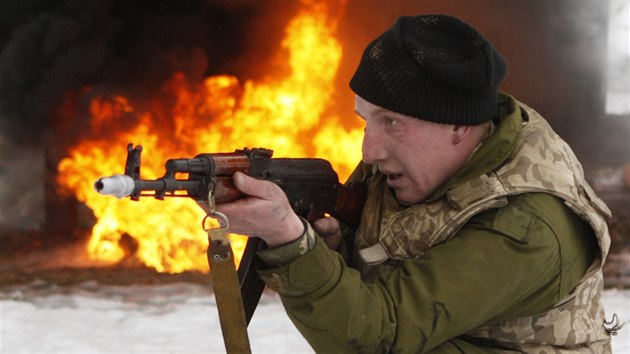 Cvien mobilizovanch ukrajinskch vojk u msta ernihov (13. nora 2015)