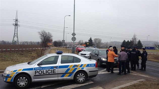 idi v kradenm aut ujdl policejn hldce. Ta ho donutila k zastaven a za pouit sluebn zbran. (18.2.2015)