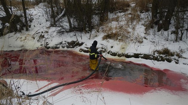 Ekologickou havrii u Draiek likvidovali hasii.