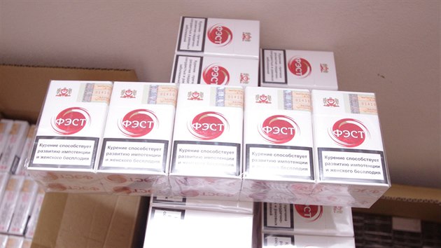 Stedoet celnci nali pi domovnch prohldkch ezan tabk, nekolkovan cigarety a 200 litr alkoholu.