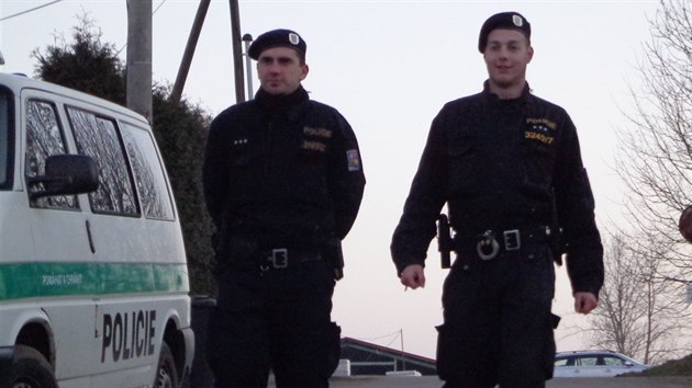 Hldkujc policist u skladu firmy Multiagro ve Slatin.