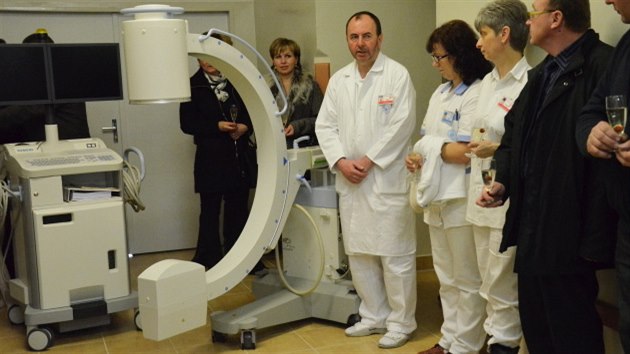 Oddlen ortopedie a chirurgie v nemocnici v Rychnov nad Knnou se naplno otevela po rekonstrukci. Ortopedie zaala vyuvat mobiln rentgen s C-ramenem (10.2.2015).
