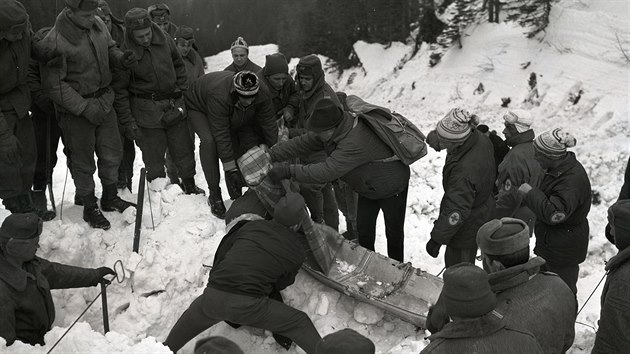 Zchrann akce v oblasti Bialy Jar na polsk stran Krkono, kde lavina v 1968 zabila nkolik lya. Mezi zchrani byl i Valerian Spusta.