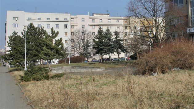 V domech mezi Korandovou a Plachho ulic v Plzni vzniklo ghetto, kde ij destky sociln slabch lid. ada z nich je zadluen a bez prce.