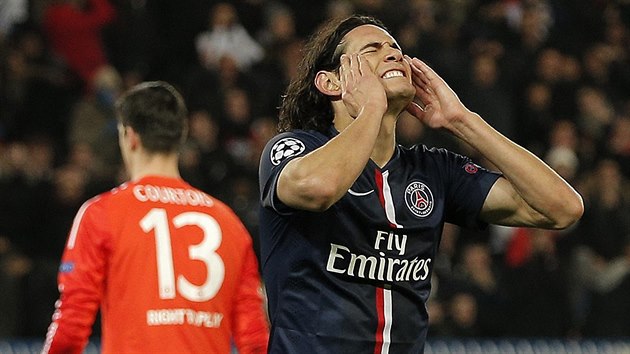 Edinson Cavani z Paris St. Germain je zklaman, Thibauta Courtoise z Chelsea tentokrt nepekonal.