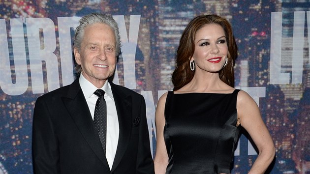 Michael Douglas a Catherine Zeta-Jonesov (New York, 15. nora 2015)