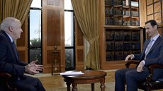 Autoritáský prezident Sýrie Baár Asad (vpravo) bhem rozhovoru s BBC (9....