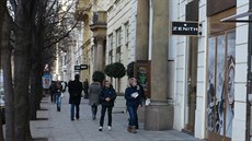Kriminalisté zadrželi skupinu Malajců, kteří v Praze nakupovali luxusní zboží... Kriminalisté zadrželi skupinu Malajců, kteří v Praze nakupovali luxusní zboží...