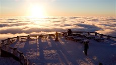 Napravo Lužické hory, vlevo Ralsko. Napravo Lužické hory, vlevo Ralsko.