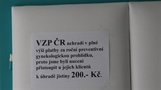 Nápis na dveřích gynekologa, kterému chce VZP vypovědět smlouvu (13. února 2015) Nápis na dveřích gynekologa, kterému chce VZP vypovědět smlouvu (13. února 2015)