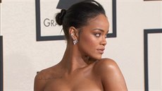 Rihanna pi pedávání hudebních cen Grammy 2015.