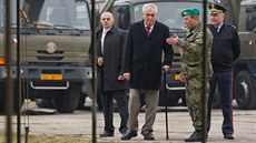 Prezident Milo Zeman v 6. a 7. polní nemocnici v Hradci Králové (18.2.2015).