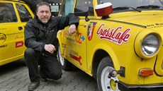 Populární cestovatel Dan Přibáň před začátkem expedice Trabantem napříč... Populární cestovatel Dan Přibáň před začátkem expedice Trabantem napříč...