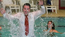 V roce 2005 zahájil znovuobnovený provoz bazénu tehdejí starosta Bavorské...