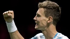 Tomáš Berdych se raduje z vítězství nad Tobiasem Kamkem z Německa. Tomáš Berdych se raduje z vítězství nad Tobiasem Kamkem z Německa.