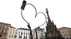 Olomoucký výtvarník a umělecký kovář Milan Polián vyrobil k oslavě svátku... Olomoucký výtvarník a umělecký kovář Milan Polián vyrobil k oslavě svátku...
