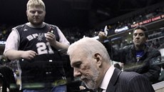 Gregg Popovich si jde pro 1000. výhru coby trenér San Antonia. Gregg Popovich si jde pro 1000. výhru coby trenér San Antonia.