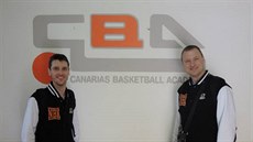 Lubomír Růžička (vlevo) a Pavel Beneš, trenéři BA Nymburk před logem CBA,... Lubomír Růžička (vlevo) a Pavel Beneš, trenéři BA Nymburk před logem CBA,...