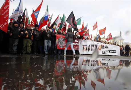 Ukrajintí exulanti protestovali v Moskv proti sesazení proruského prezidenta Janukovye.