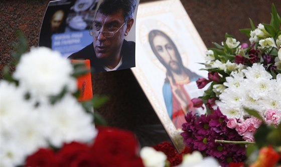 Místo, kde byl zabit ruský opoziní politik Boris Nmcov (28. února 2015)