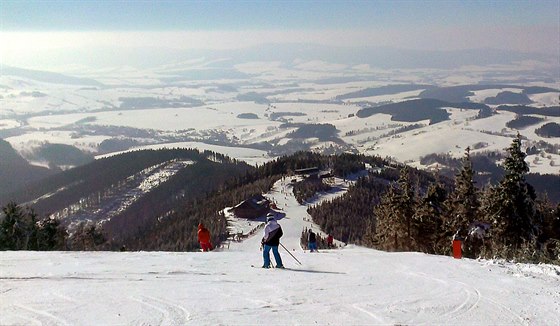 Milovníci pohybu mohou vyuít sjezdaské i lyaské trasy na Dolní Morav, pop. zamíit na atraktivní doprovodné akce. 