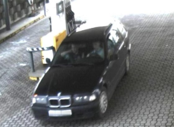 BMW mlo registraní znaky, které byly ten samý den ukradeny z jiného vozidla.