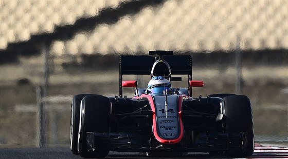 MONOPOST PRO ROK 2015. Fernando Alonso z týmu McLaren pi testování na okruhu...