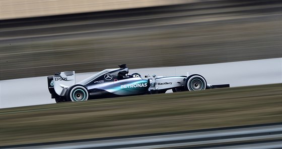 Nico Rosberg z týmu Mercedes v závreném testování ped startem mistrovství...