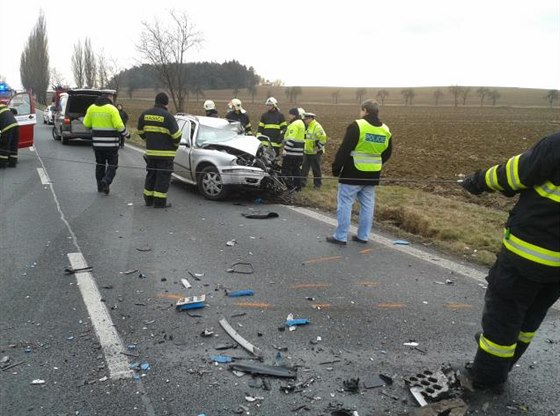 Smrtelná nehoda na silnici I/11 na Královéhradecku (26.2.2015).