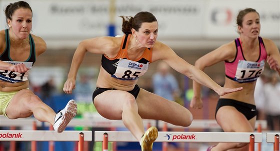 Lucie krobáková (uprosted) v rozbhu na 60 metr pekáek na MR atlet.