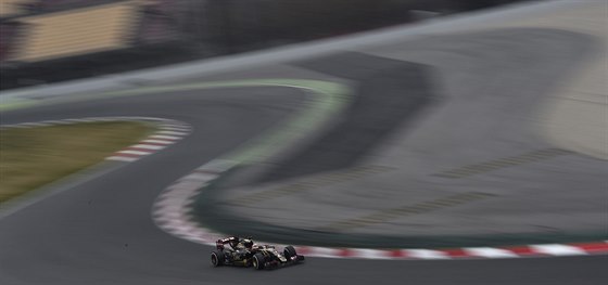 Pastor Maldonado bhem testování ped novou sezonou formule 1 v Barcelon