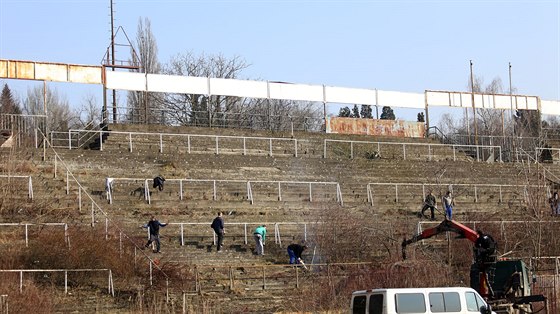 Úklid brnnského stadionu za Luánkami