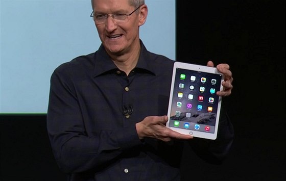 Tabletm iPad se sice u tak nedaí, ale éfovi firmy Timu Cookovi to vrásky na ele dlat nemusí.