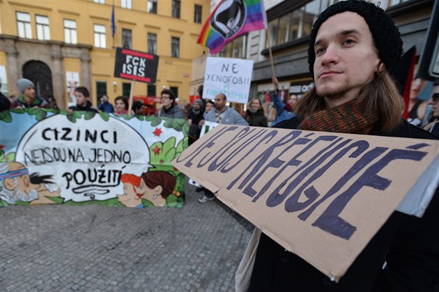 Na námstí Republiky se dnes pod heslem Uprchlíci vítejte! konala demonstrace...