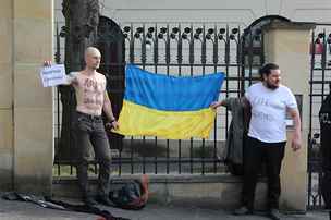 Lid demonstrovali proti Rusku.