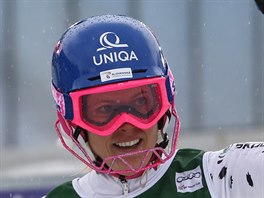 Slovenka Veronika Velez Zuzulov se rafuje z druhho msta ve slalomu Svtovho...