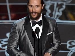 Matthewa McConaughey oblkla italsk znaka Dolce&Gabbana do spoleenskho saka...