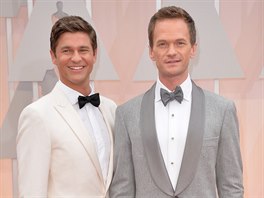 Modertor letonho pedvn Oscar Neil Patrick Harris (vpravo) si nechal...