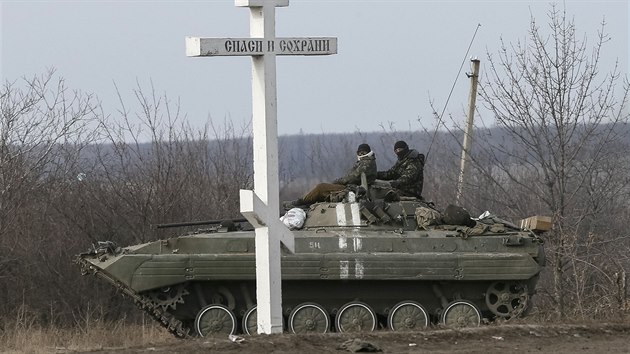 Spas nás a ochrauj. Ukrajintí vojáci nedaleko Artmivsku (19. února 2015)