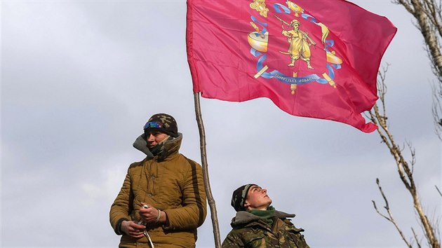 Ukrajint vojci nedaleko Artmivsku (19. nora 2015)