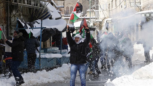 Palestinci na Zpadnm behu (20. nora 2015).
