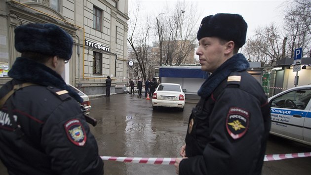 Policist v Moskv nali automobil, ze kterho zejm tonk zastelil opozinho politika Borise Nmcova (28. nora 2015).