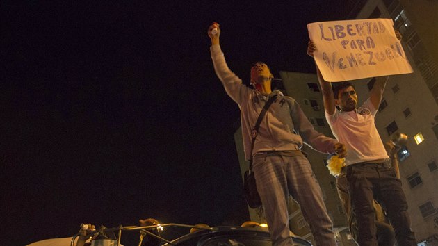 Demonstrace za proputn zatenho starosty Antonia Ledezmy, kterho odvedla venezuelsk tajn policie (19. nora 2015).