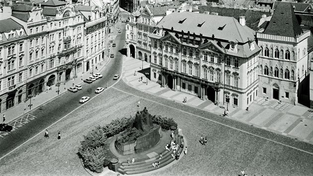 Pomnk mistra Jana Husa na Staromstskm nmst v Praze v srpnu 1988