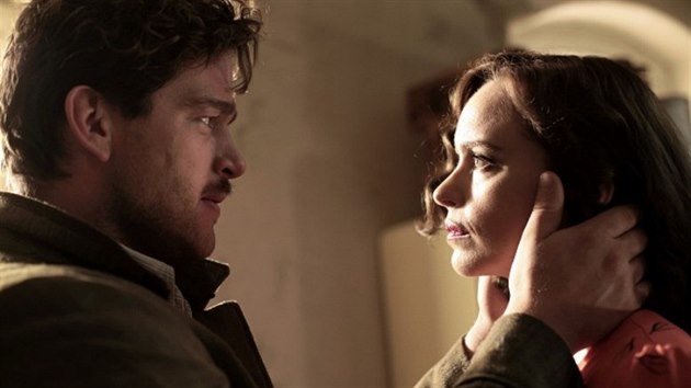 Z filmu Fnix (Ronald Zehrfeld a Nina Hoss)