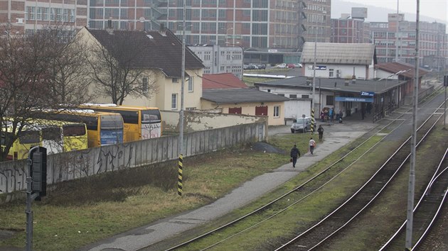 Hlavn vlakov ndra Zln-sted je ostudou krajskho msta.