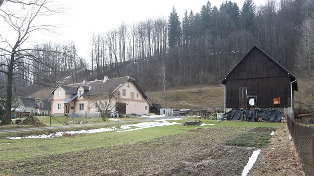 Dm na okraji Jesenku, kde se odehrla prvn st z jedn z nejhorch masovch vrad v novodob historii, pi n mu zabil celkem sedm lid a z toho pt dt, a nakonec spchal sebevradu