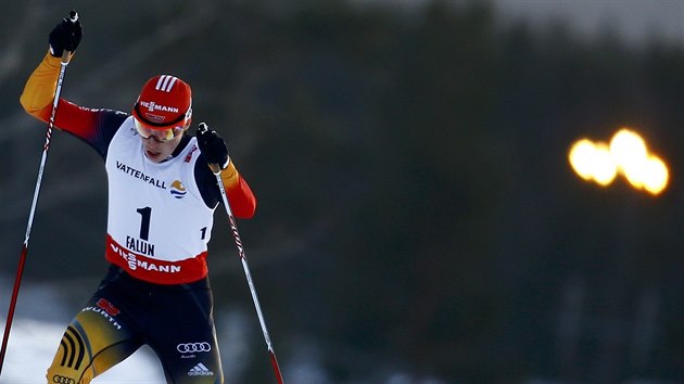 Eric Frenzel v boji o svtov titul mezi sdrueni neuspl, prvn msto po skoku ztratil a skonil tvrt.