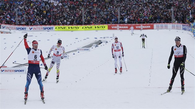 Skiatlon na MS ve Falunu ovldl Rus Maxim Vyleganin (vlevo).